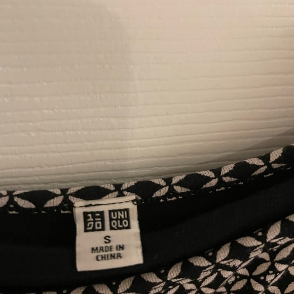 Like new dress by Uniqlo - Picture 2 of 3